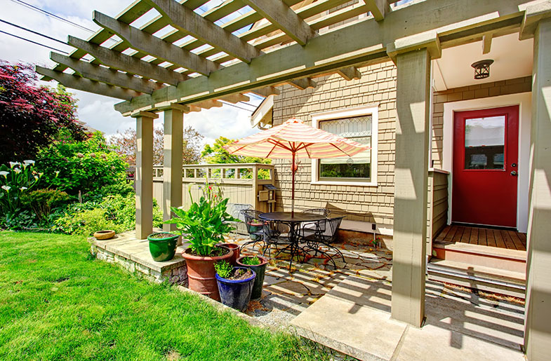 House patio shaded by a pergola