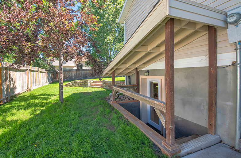 Exterior door to basement